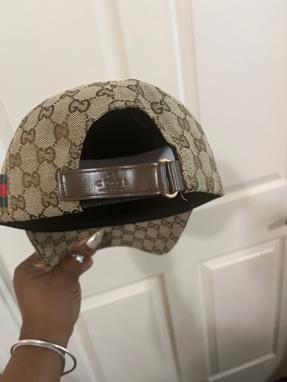 Gucci Brown Beige GG Monogram Cap with Red and Green Web - Picture 2 of 3